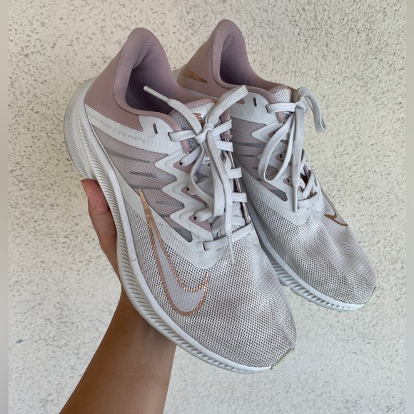 Nike Womens Quest 3 Running Shoes Plantinum Tint Red Bronze 003 (Size 8) - Picture 2 of 7